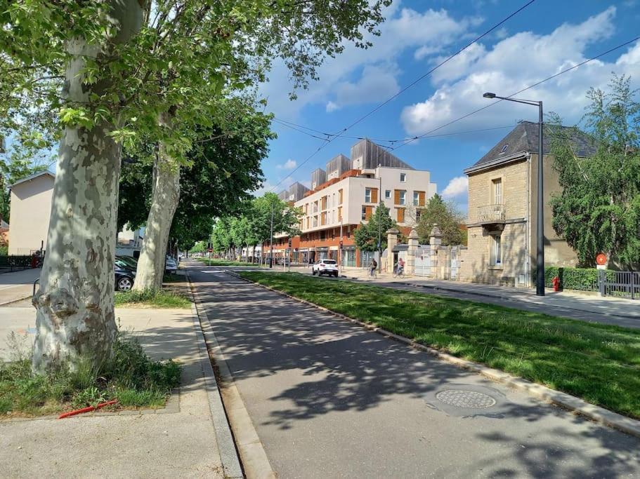 Bel Appartement Grande Terrasse Avec Parking A Dijon Luaran gambar
