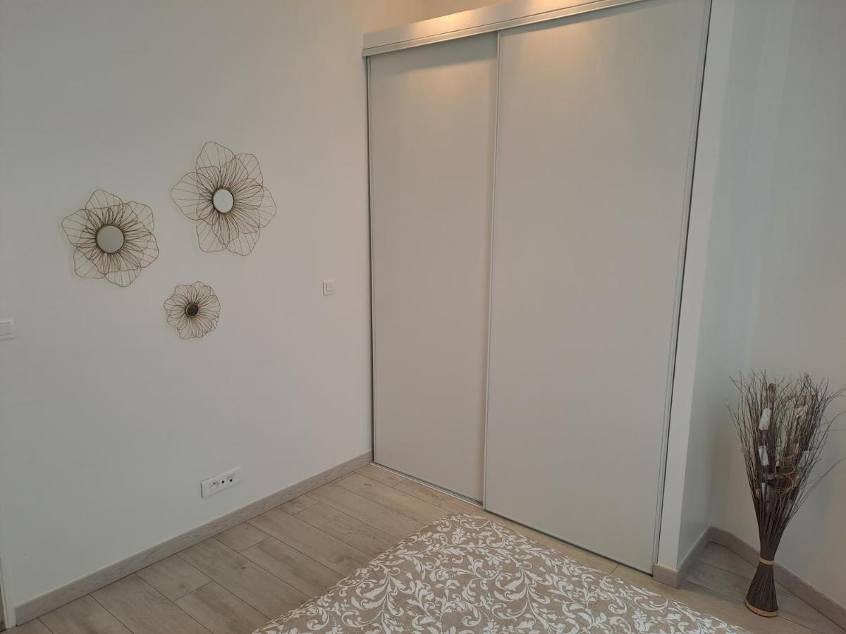 Bel Appartement Grande Terrasse Avec Parking A Dijon Luaran gambar